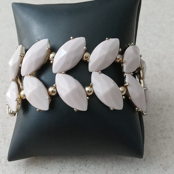 Jewelry - Vintage Goldtone Stretch Bracelet